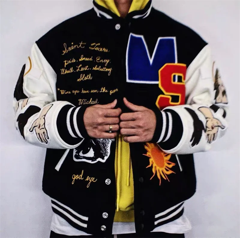 23SS New SAINT MICHAEL Baseball Jacket Embroidered Patch American High Street Black Classic Coat Men Women
23SS New SAINT MICHAEL Baseball Jacket Embroidered Patch American High Street Black Classic Coat Men Women