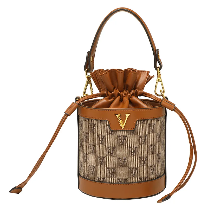 KUROYABU New Fashion Shoulder Bag Luxury Printing Handbag Personality Draw String Bag Trend Crossbody Bag Exquisite Shoulder Bag
KUROYABU New Fashion Shoulder Bag Luxury Printing Handbag Personality Draw String Bag Trend Crossbody Bag Exquisite Shoulder Bag