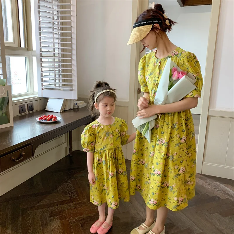 Mom Daughter 2022 Dresses Women And Baby Girls Matching Same Floral Pattern Loose One Piece Dress Korean Children Clothing Robe
Mom Daughter 2022 Dresses Women And Baby Girls Matching Same Floral Pattern Loose One Piece Dress Korean Children Clothing Robe