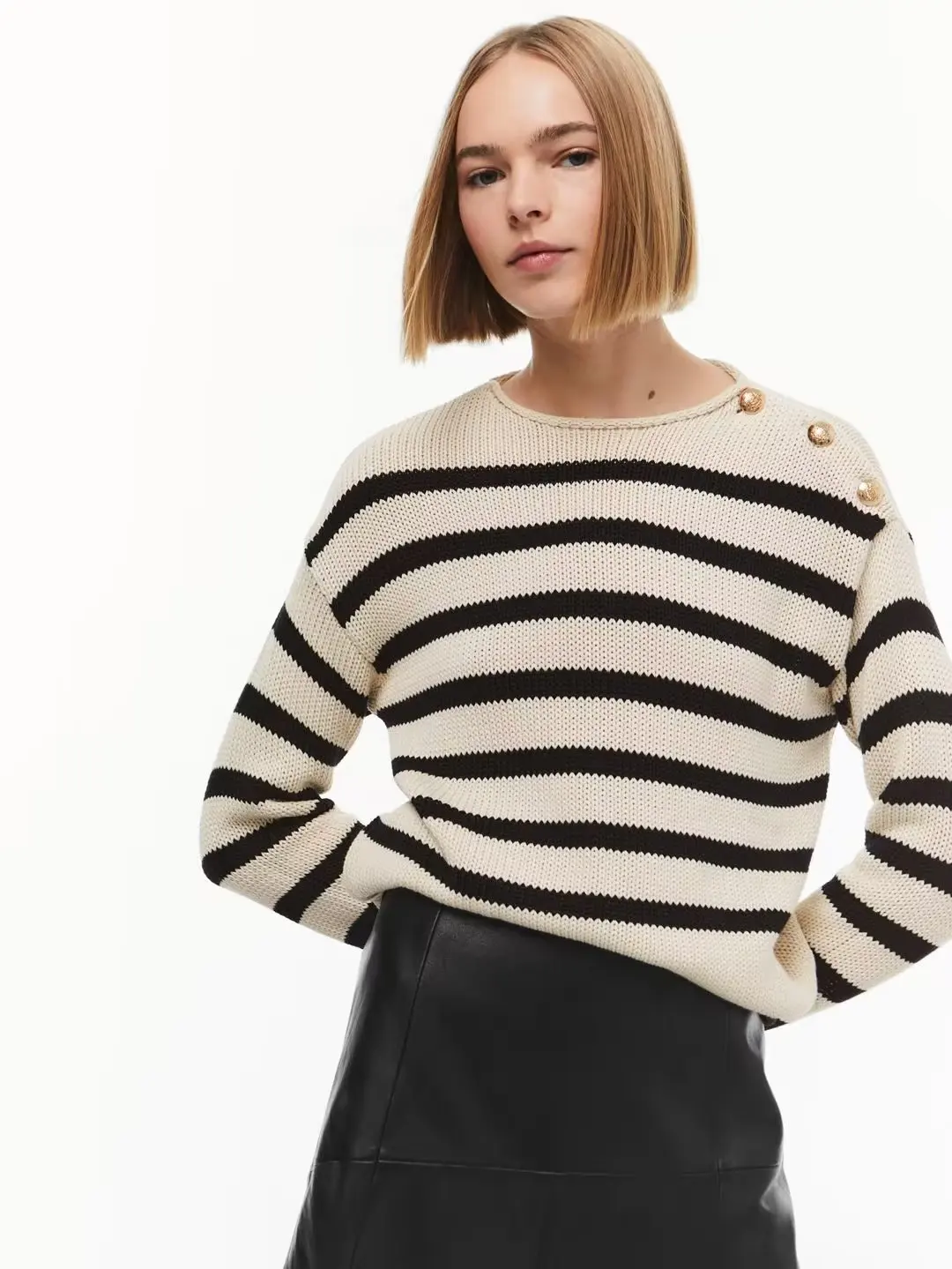 Women 2023 New Fashion Summer Casual Shoulder Button Trim Striped Knit Retro Long Sleeve All-Match Chic Female Pullovers Tops
Women 2023 New Fashion Summer Casual Shoulder Button Trim Striped Knit Retro Long Sleeve All-Match Chic Female Pullovers Tops
