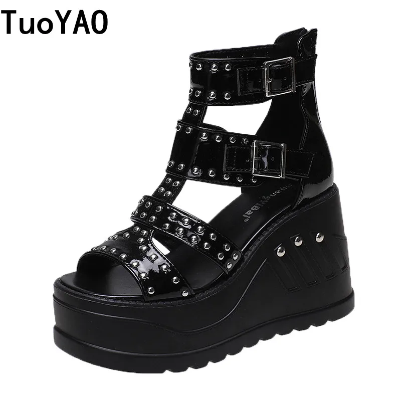 Сандалии женские на платформе 10 см, босоножки на танкетке с заклепками, обувь с открытым носком, обувь на молнии, лето
Сандалии женские на платформе 10 см, босоножки на танкетке с заклепками, обувь с открытым носком, обувь на молнии, лето