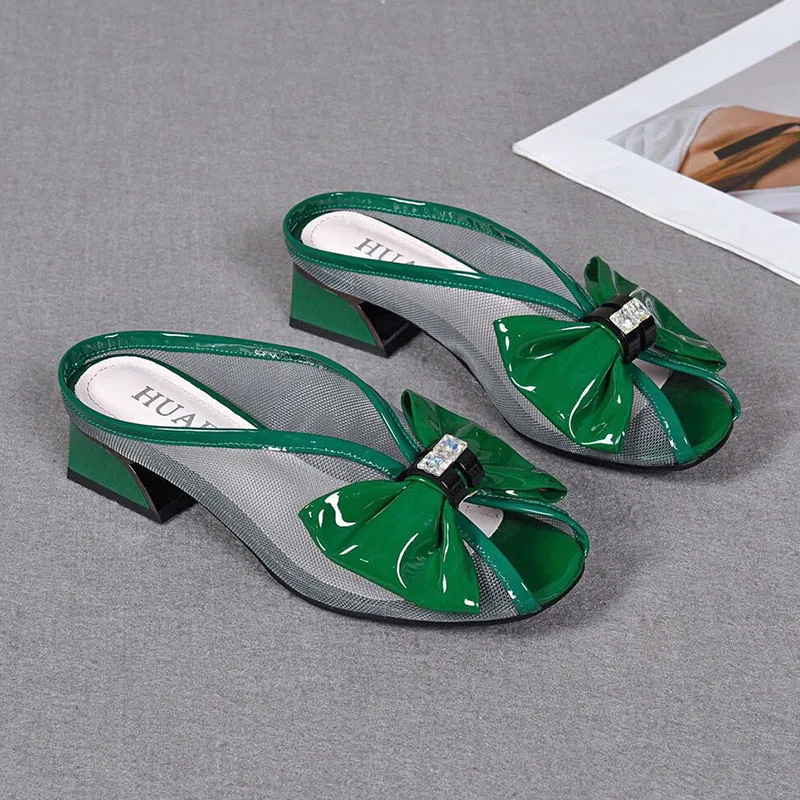 2023 Women's Modern Slippers Sexy Mesh Transparent Mules Mid-heel Peep-toe Slippers Fashion Patent Leather Bowknot Slides Shoes
2023 Women's Modern Slippers Sexy Mesh Transparent Mules Mid-heel Peep-toe Slippers Fashion Patent Leather Bowknot Slides Shoes