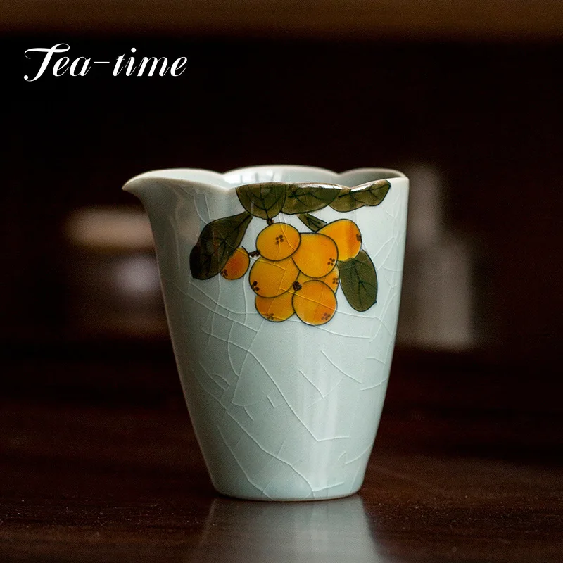 

Tea Sea Hand-painted Loquat Fair Cup Ice Crack Road Ceramic Tea Dispenser Even Cup One-piece Tea Cup Household Kung Fu Tea Set