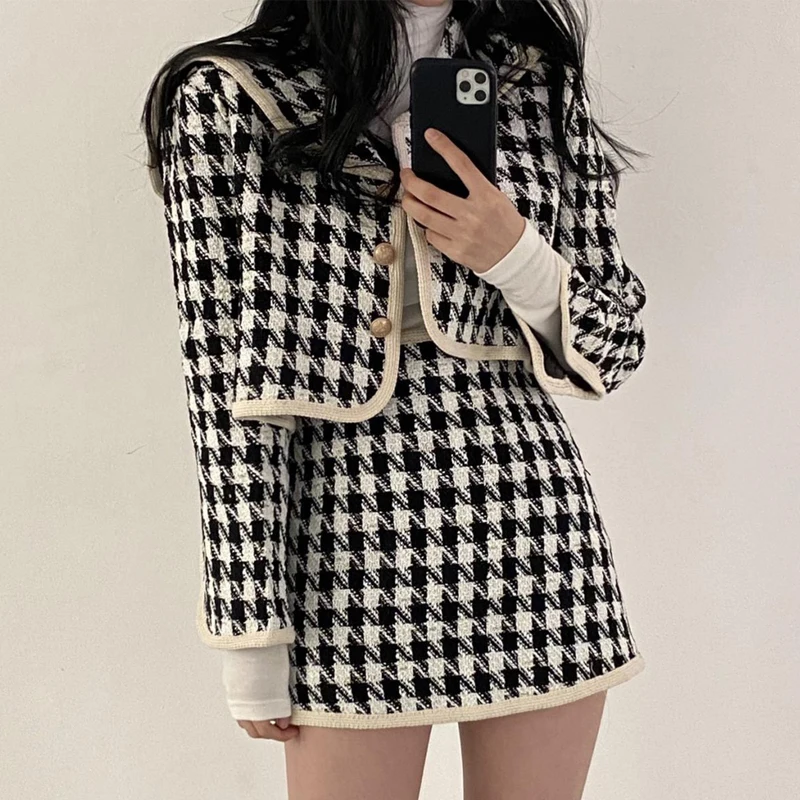 New Spring Autumn Korean Elegant Houndstooth Sailor Collar Single-breasted Cropped Jacket And High-Waisted Plaid Mini Skirt Sets
New Spring Autumn Korean Elegant Houndstooth Sailor Collar Single-breasted Cropped Jacket And High-Waisted Plaid Mini Skirt Sets