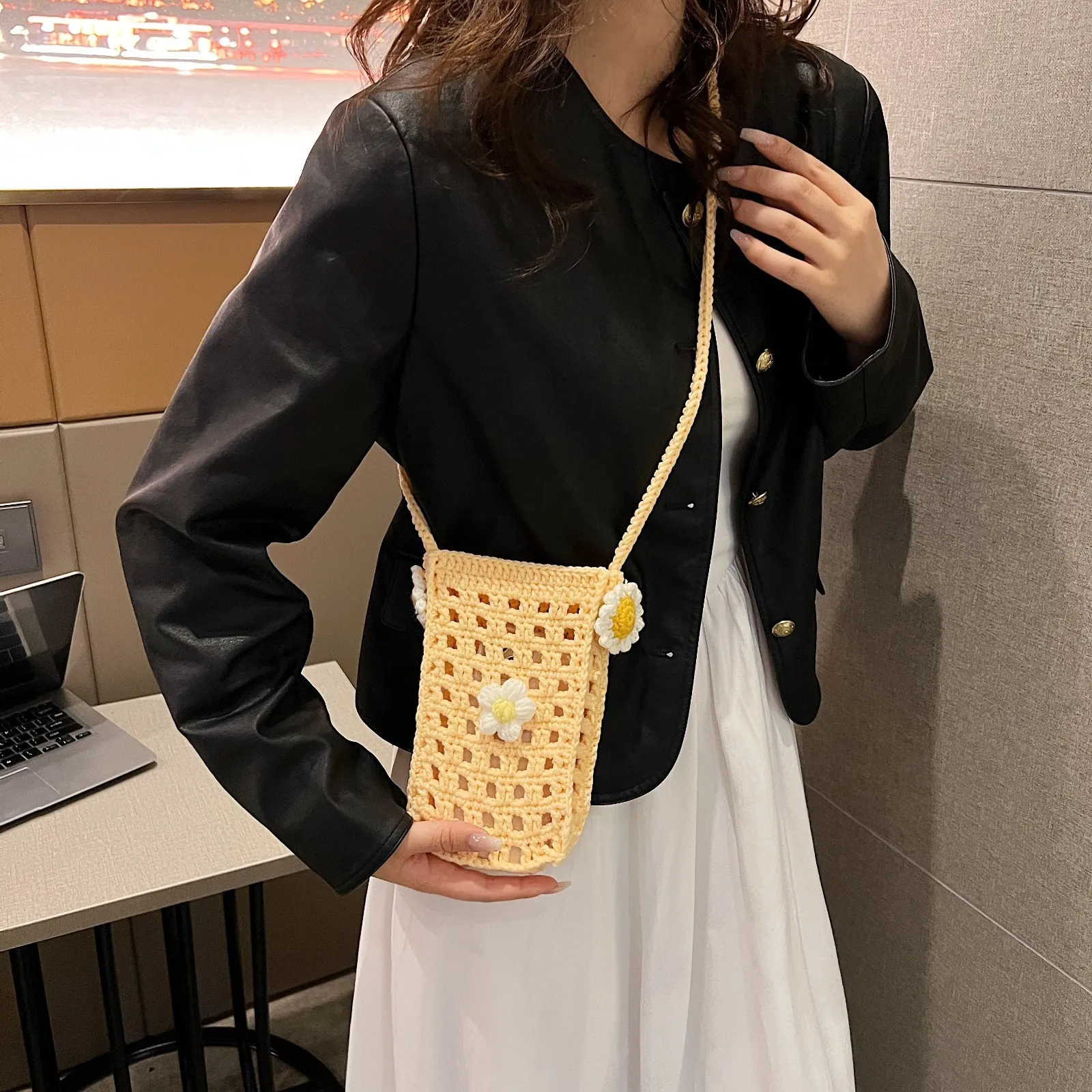 

New Trend Casual Fashion Simple Temperament Female Ins Niche Design Weaving Small Flowers Sweet Cute Shoulder Slanting Cross Bag