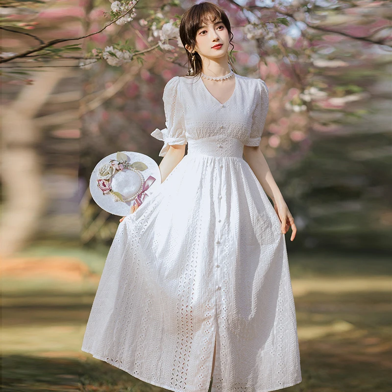 Vintage Temperament Women Embroidery Hollow Out Cotton Party Dress Summer Elegant Fashion V-Neck High Waist A-Line Midi Dress
Vintage Temperament Women Embroidery Hollow Out Cotton Party Dress Summer Elegant Fashion V-Neck High Waist A-Line Midi Dress
