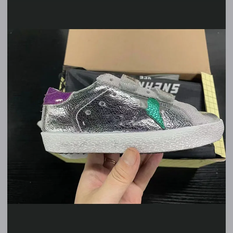 Новинка 2022, всесезонные Модные Ретро небольшие грязные туфли на липучке для родителей и детей, дышащие Нескользящие, ST242 
Новинка 2022, всесезонные Модные Ретро небольшие грязные туфли на липучке для родителей и детей, дышащие Нескользящие, ST242