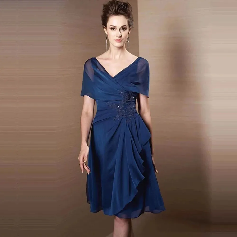 Navy Blue 2022 Elegant Mother Of The Bride Dress Chiffon A Line Double V Neckline Short Sleeves Godmother Wedding Party Gowns
Navy Blue 2022 Elegant Mother Of The Bride Dress Chiffon A Line Double V Neckline Short Sleeves Godmother Wedding Party Gowns