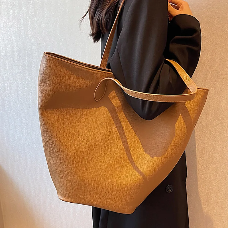 Large Capacity PU Leather Casual Tote Branded Women's Fashion Quality Winter Bag 2022 Trend Side Bags for Girls Luxury Handbag
Large Capacity PU Leather Casual Tote Branded Women's Fashion Quality Winter Bag 2022 Trend Side Bags for Girls Luxury Handbag