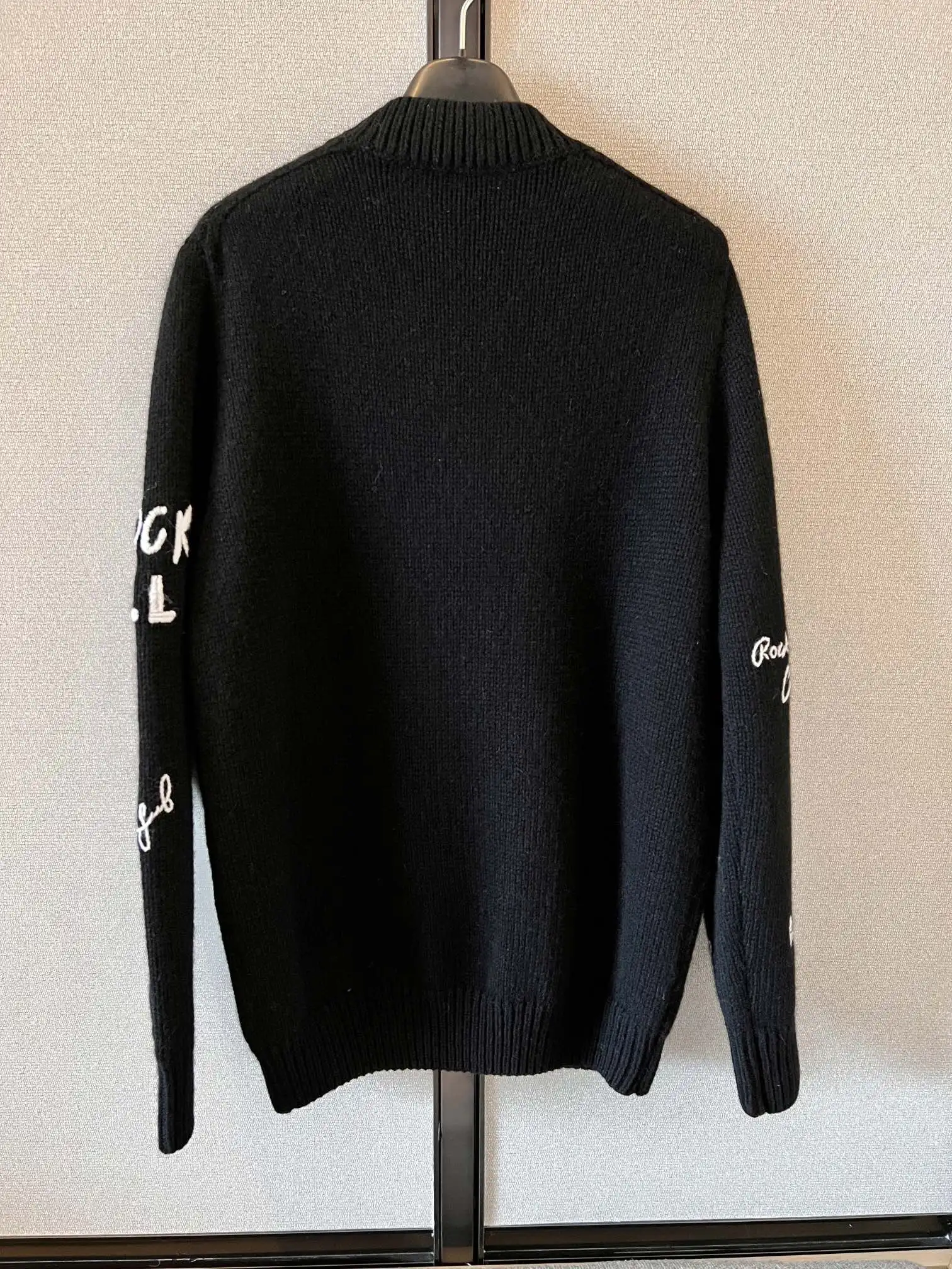 High Quality 2022 autumn / winter Women Fashion Runway Designer zebra sweaters are made of pure silk
High Quality 2022 autumn / winter Women Fashion Runway Designer zebra sweaters are made of pure silk