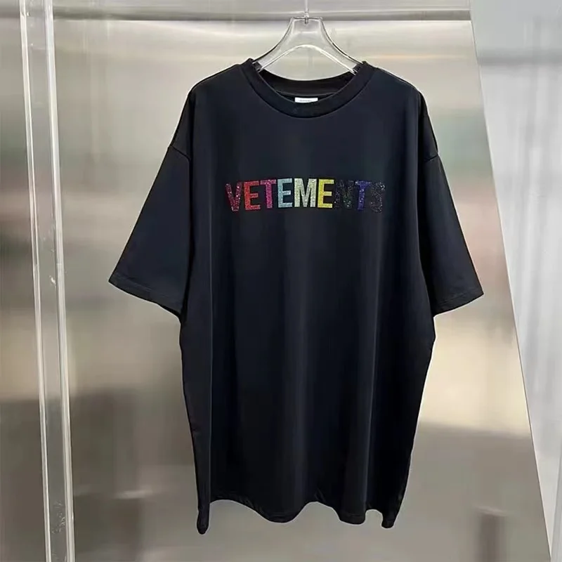 Real Photo Vetements Dazzle Hot Diamond Rhinestone Logo 100% Cotton Oversize T-Shirt
Real Photo Vetements Dazzle Hot Diamond Rhinestone Logo 100% Cotton Oversize T-Shirt