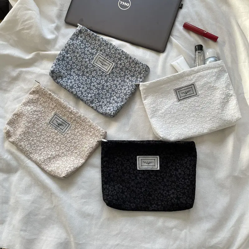 Small Flower Solid Color Cosmetic Bag Storage Bag Black and White Simple Clutch Student Large-capacity Storage Bag Cute
Small Flower Solid Color Cosmetic Bag Storage Bag Black and White Simple Clutch Student Large-capacity Storage Bag Cute