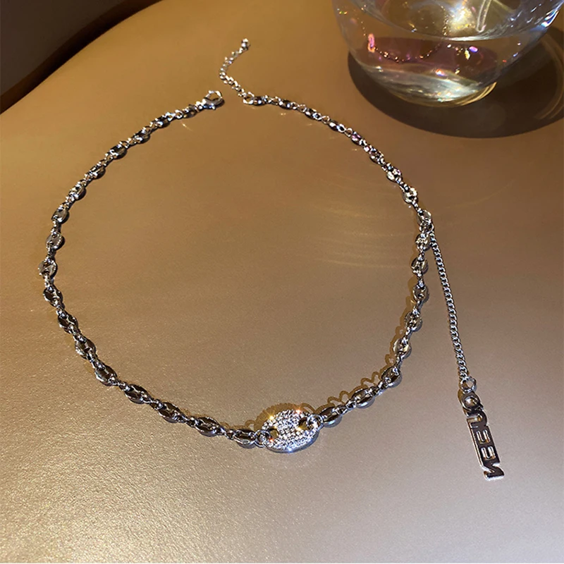 Fashion Letter Queen Pendants Necklaces For Women Titanium Steel Temperament Clavicle Chain Dainty New Design Prom Accessories
Fashion Letter Queen Pendants Necklaces For Women Titanium Steel Temperament Clavicle Chain Dainty New Design Prom Accessories
