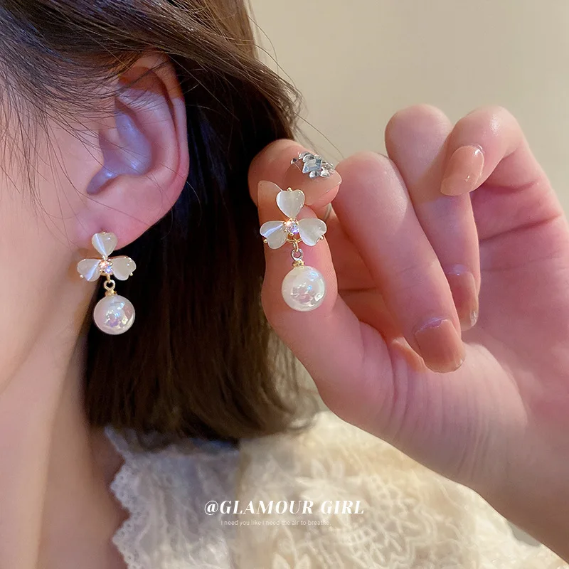 French Fashion And Elegant Personality, High Sense Of Light Luxury Opal, Clover, Freshwater Pearl Earrings For Girls
French Fashion And Elegant Personality, High Sense Of Light Luxury Opal, Clover, Freshwater Pearl Earrings For Girls