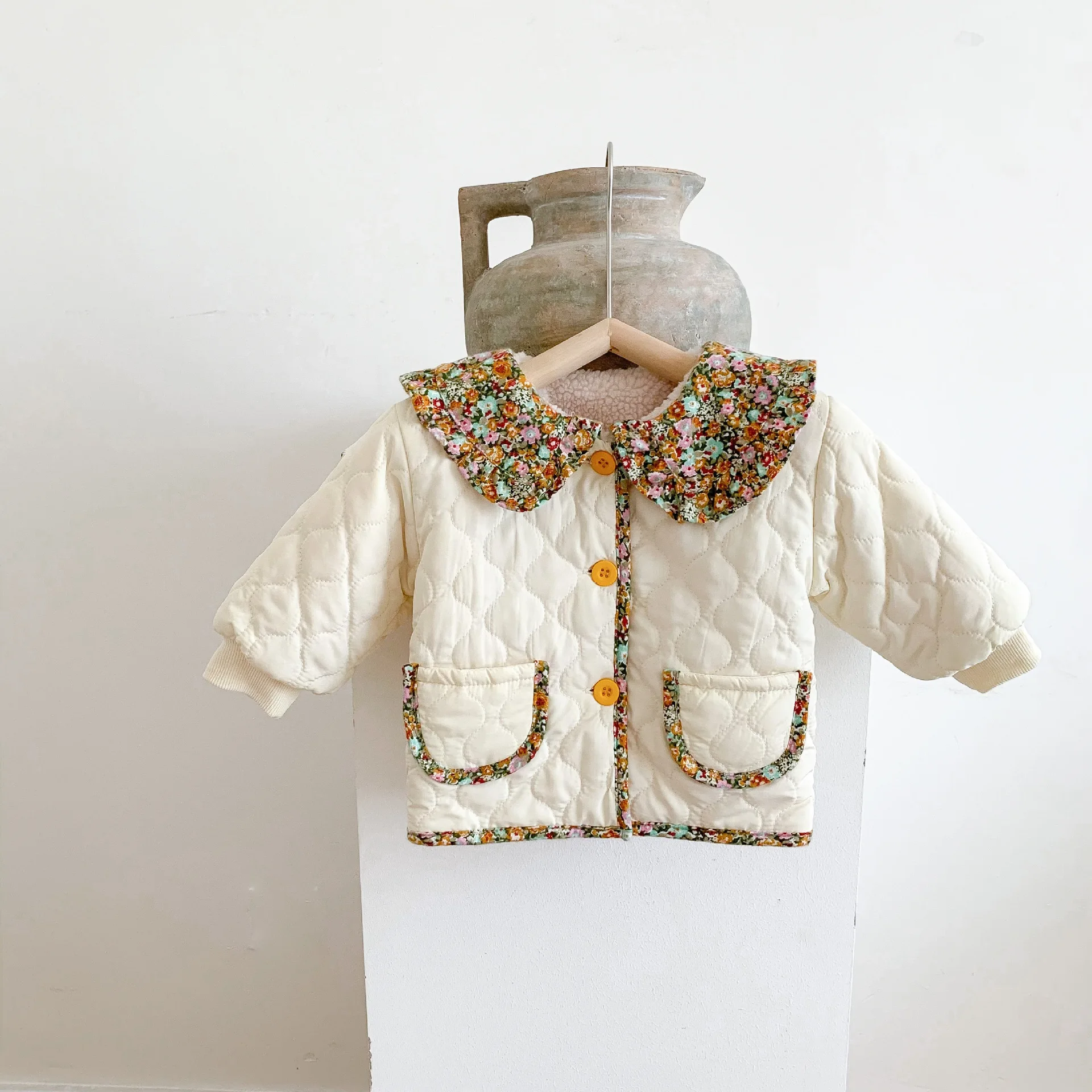 Baby Girl Retro Floral Turn-down Collar Cotton Coat Kids Double Pockets Cardigan Toddler Girls Fashion Thickened Plush Outwear
Baby Girl Retro Floral Turn-down Collar Cotton Coat Kids Double Pockets Cardigan Toddler Girls Fashion Thickened Plush Outwear
