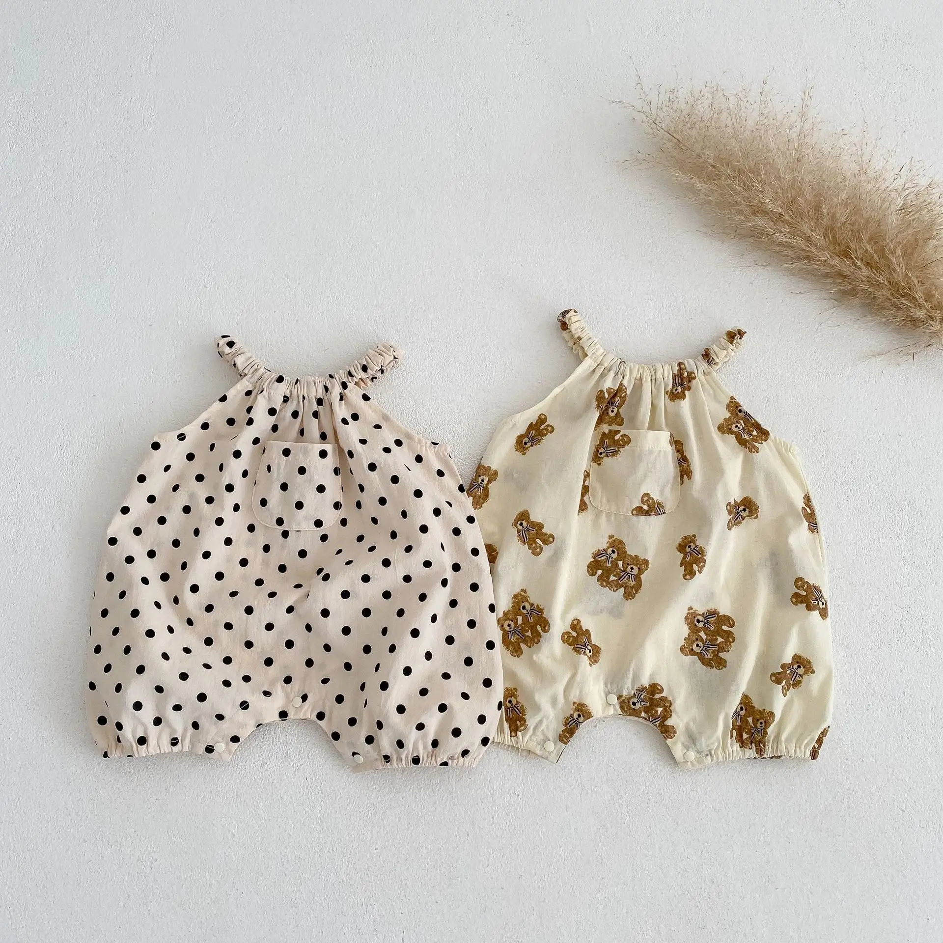2023 New Baby Summer Sleeveless Sling Romper Cute Bear Print Toddler Boy Overalls Infant Girl Dot Jumpsuit Loose Baby Clothes
2023 New Baby Summer Sleeveless Sling Romper Cute Bear Print Toddler Boy Overalls Infant Girl Dot Jumpsuit Loose Baby Clothes