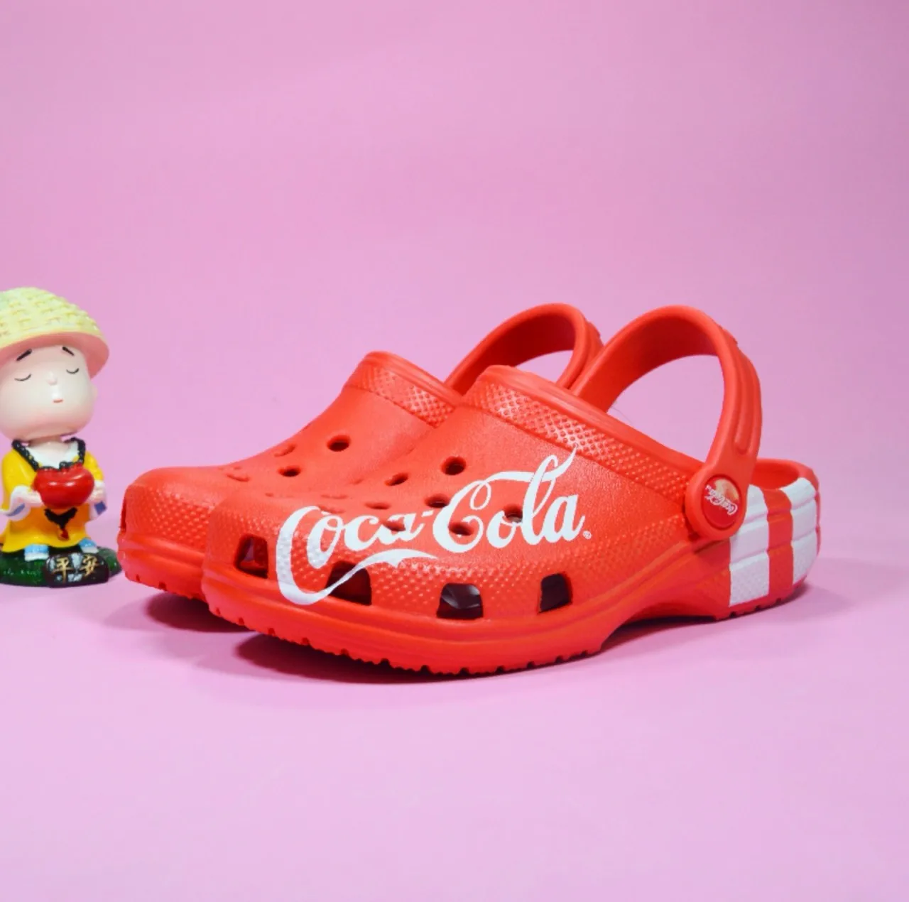 2022 new crocodile hole shoes Coca-Cola men and women with the same classic star non-slip breathable beach shoes
2022 new crocodile hole shoes Coca-Cola men and women with the same classic star non-slip breathable beach shoes