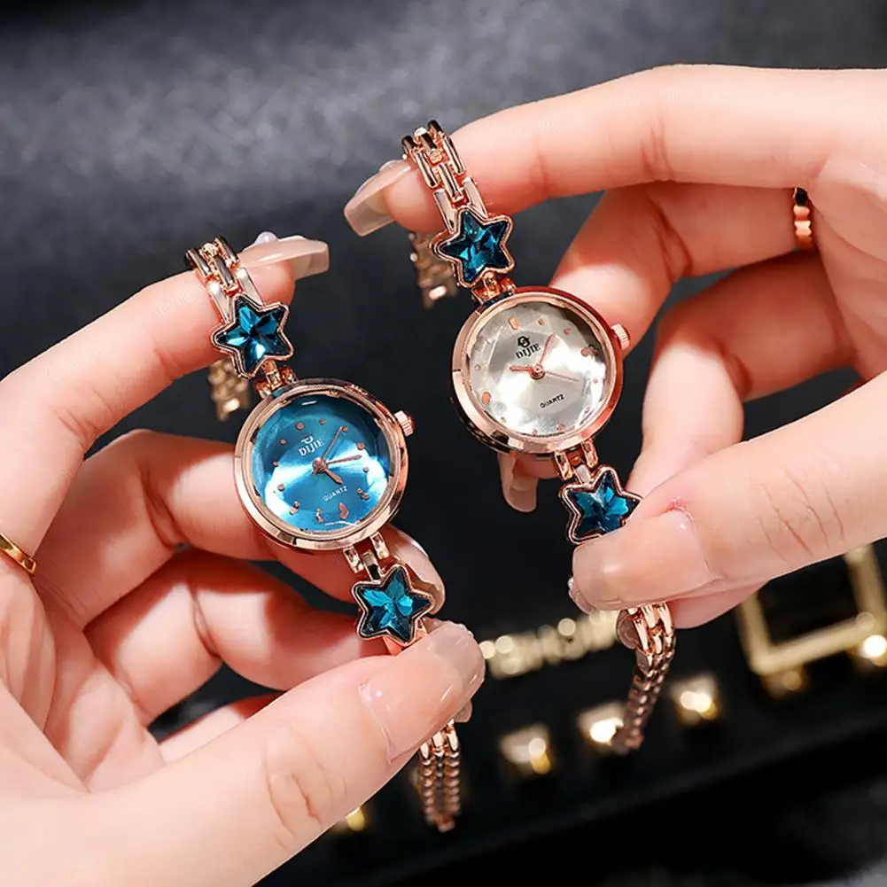 Women Bracelet Watch Star Decor Elegant Wrist Watch Fashion Luxury Women Wristwatch Korean Ins Girl Alloy Watch Female Accessory
Women Bracelet Watch Star Decor Elegant Wrist Watch Fashion Luxury Women Wristwatch Korean Ins Girl Alloy Watch Female Accessory
