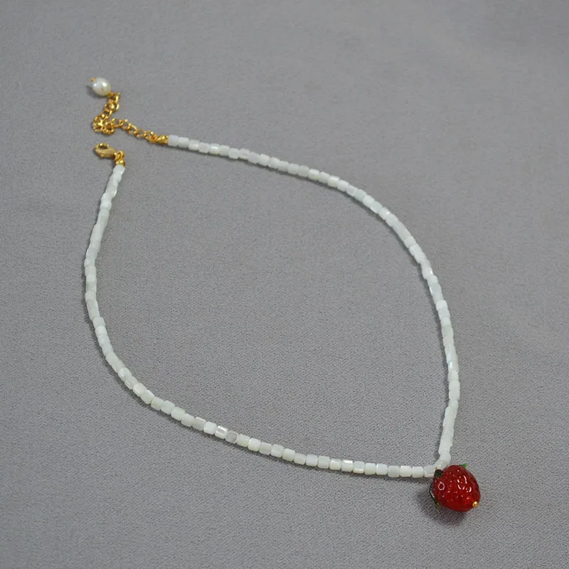 Freshwater Mother-shell Choker Unique Design Strawberry Pendant Pearl Women Necklace
Freshwater Mother-shell Choker Unique Design Strawberry Pendant Pearl Women Necklace