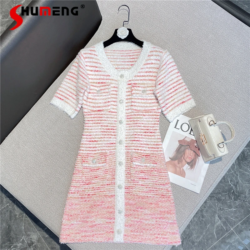 2022 Summer New Korean Style Sweet Sexy V-neck Rhinestone Buckle Knitted Dress Short Sleeve Slimming Mid-length Dresses
2022 Summer New Korean Style Sweet Sexy V-neck Rhinestone Buckle Knitted Dress Short Sleeve Slimming Mid-length Dresses