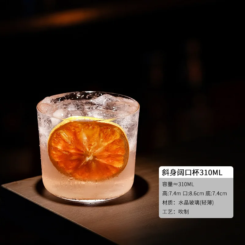 Стеклянные бокалы для коктейлей с вертикальным узором
Стеклянные бокалы для коктейлей с вертикальным узором