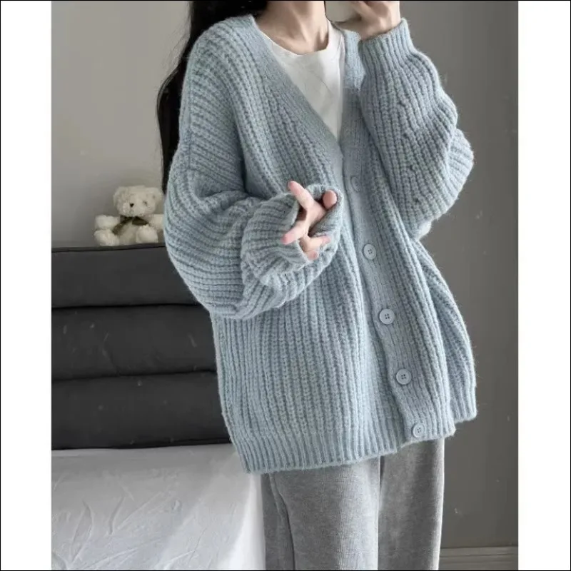 Women Cardigan Thickened V-neck Sweater Loose Long Sleeve Knitted Coat Antumn and Winter Vintage Korean Style Clothes Knitwears 
Women Cardigan Thickened V-neck Sweater Loose Long Sleeve Knitted Coat Antumn and Winter Vintage Korean Style Clothes Knitwears