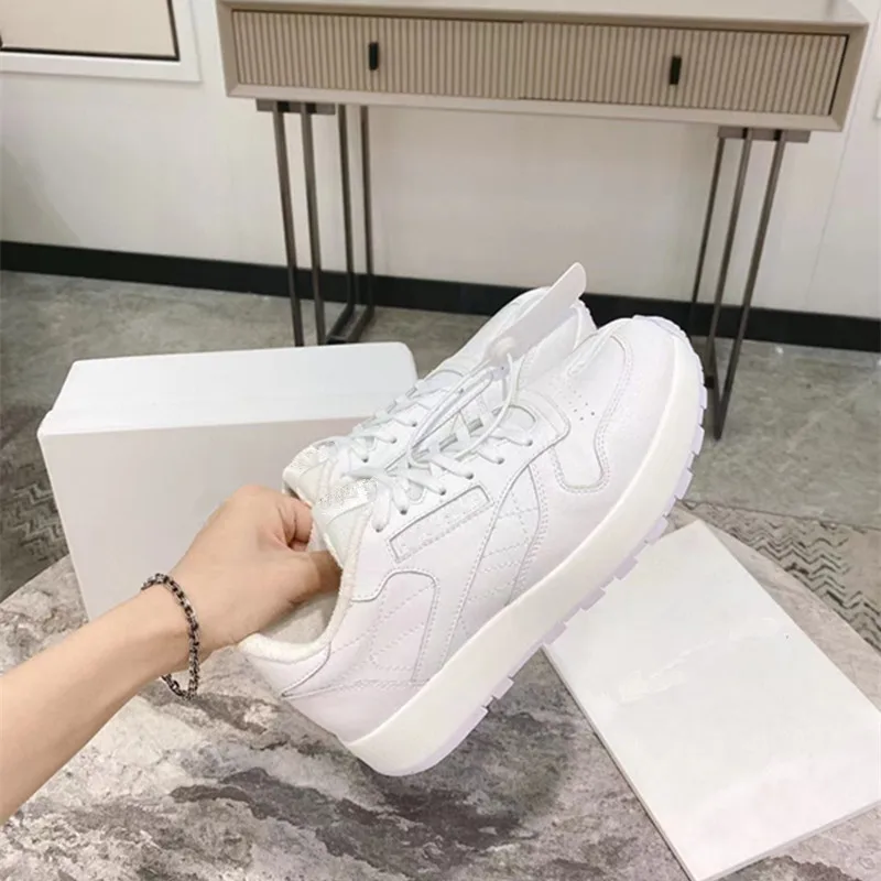 Индивидуальные Дизайнерские брендовые кожаные на шнуровке с толстой подошвой, повседневные спортивные туфли в стиле ретро для женщин на весну и осень 
Индивидуальные Дизайнерские брендовые кожаные на шнуровке с толстой подошвой, повседневные спортивные туфли в стиле ретро для женщин на весну и осень