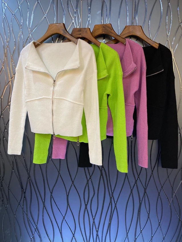 Женский Короткий трикотажный топ с длинным рукавом, на молнии 
Женский Короткий трикотажный топ с длинным рукавом, на молнии