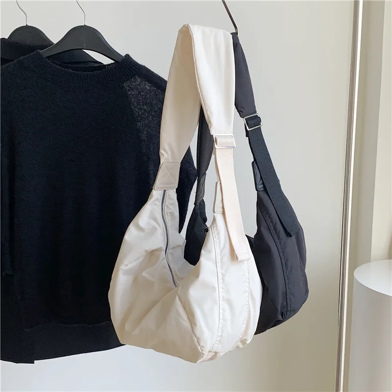 New Nylon Zipper Women Bag Small Shoulder Bag Korean Style Hobos Bag Middle Zipper Youth Crossbody Bag Whole Sale
New Nylon Zipper Women Bag Small Shoulder Bag Korean Style Hobos Bag Middle Zipper Youth Crossbody Bag Whole Sale