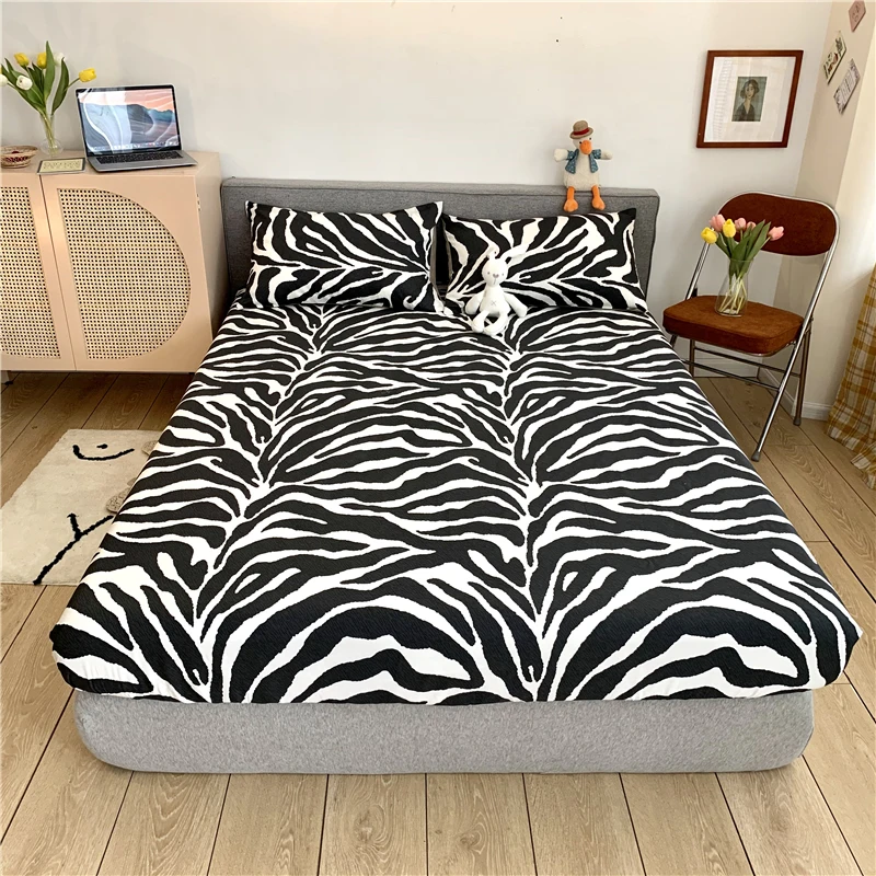 100% Cotton Anti-mite Stripe Bed Linen Mattress Protector Cover Fitted Sheet Bedspread on the Bed with Elastic Strap Full Size
100% Cotton Anti-mite Stripe Bed Linen Mattress Protector Cover Fitted Sheet Bedspread on the Bed with Elastic Strap Full Size