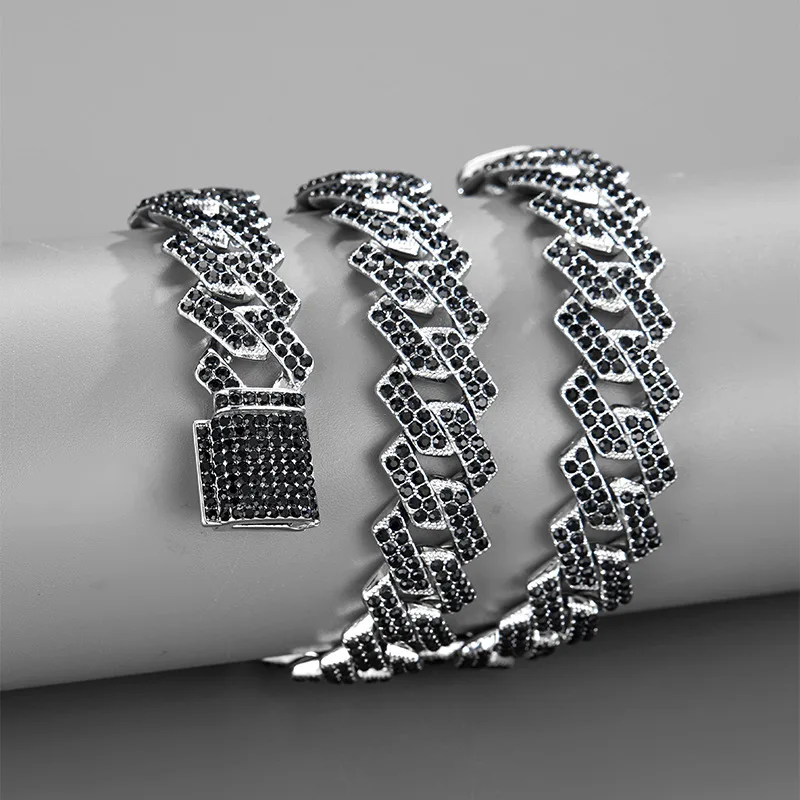 Diamond Ice Crystal Full Diamond Retro Men's Cuban Chain Necklace Bracelet Box Buckle Emerald Miami Rapper Hip Hop Accessories
Diamond Ice Crystal Full Diamond Retro Men's Cuban Chain Necklace Bracelet Box Buckle Emerald Miami Rapper Hip Hop Accessories