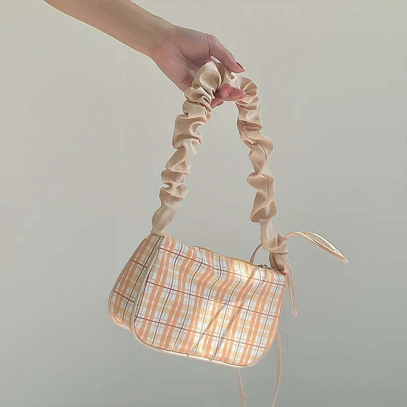 Plaid Pleated Drawstring Handbag Women's 2022 New Girl Lovely Nylon Single Shoulder Bag Leisure Messenger Bag Trend 849P
Plaid Pleated Drawstring Handbag Women's 2022 New Girl Lovely Nylon Single Shoulder Bag Leisure Messenger Bag Trend 849P