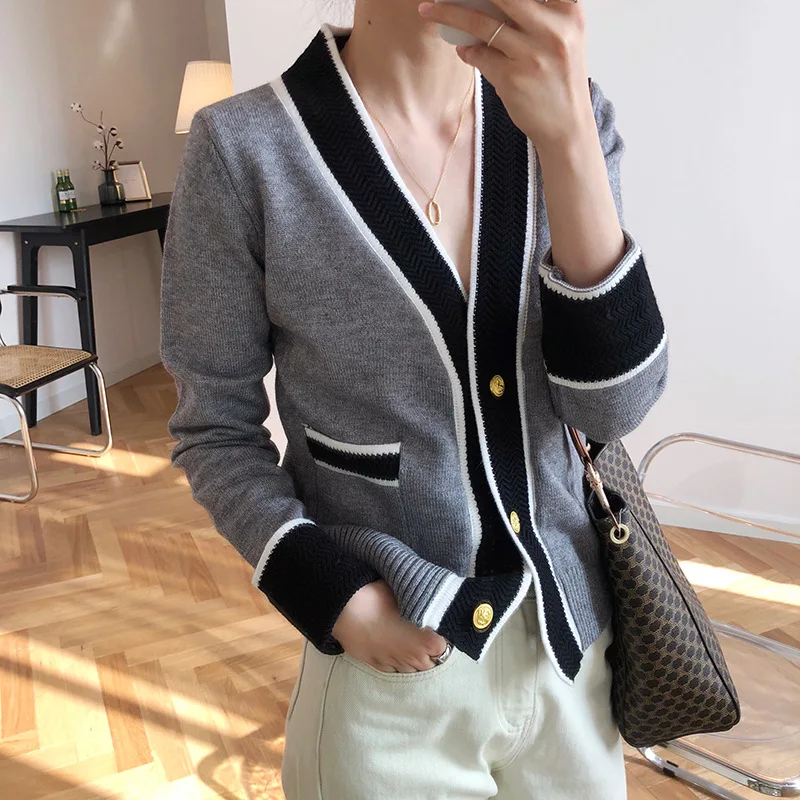 Striped Women Cardigan 2022 Female Clothing Sweater V-Neck Long Sleeve Poncho Vintage Knit Elegent Cardigans
Striped Women Cardigan 2022 Female Clothing Sweater V-Neck Long Sleeve Poncho Vintage Knit Elegent Cardigans