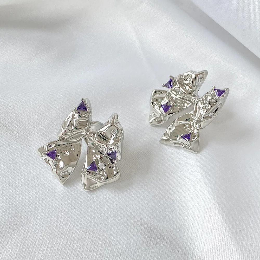 Белые плиссированные серьги-бабочки, новинка 2022
Белые плиссированные серьги-бабочки, новинка 2022