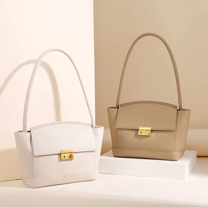 2022 Spring luxury handbags Texture of high-grade niche design sense of bag Fashion Internet celebrity versatile bag for women
2022 Spring luxury handbags Texture of high-grade niche design sense of bag Fashion Internet celebrity versatile bag for women