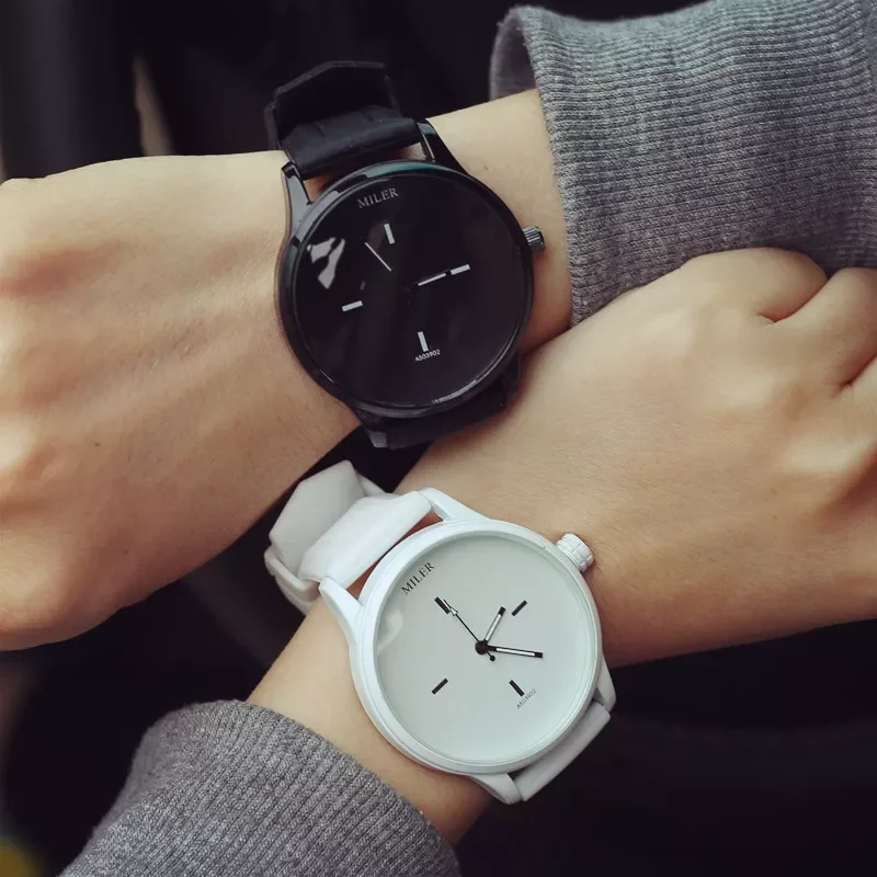 Simple black white quartz watches women minimalist design silicone strap wristwatch big dial women's fashion creative watch
Simple black white quartz watches women minimalist design silicone strap wristwatch big dial women's fashion creative watch