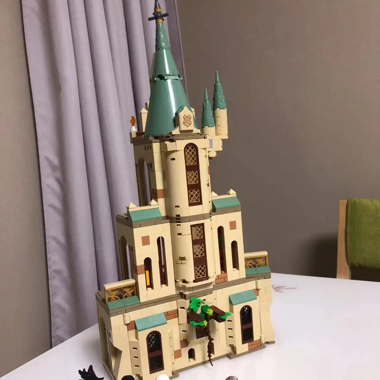 NEW 76402 Pejabat Dumbledored New 654pcs Magic Movie Model Fit Set Building Blocks Brick Kids DIY Educational Toy Birthday Gifts
NEW 76402 Pejabat Dumbledored New 654pcs Magic Movie Model Fit Set Building Blocks Brick Kids DIY Educational Toy Birthday Gifts