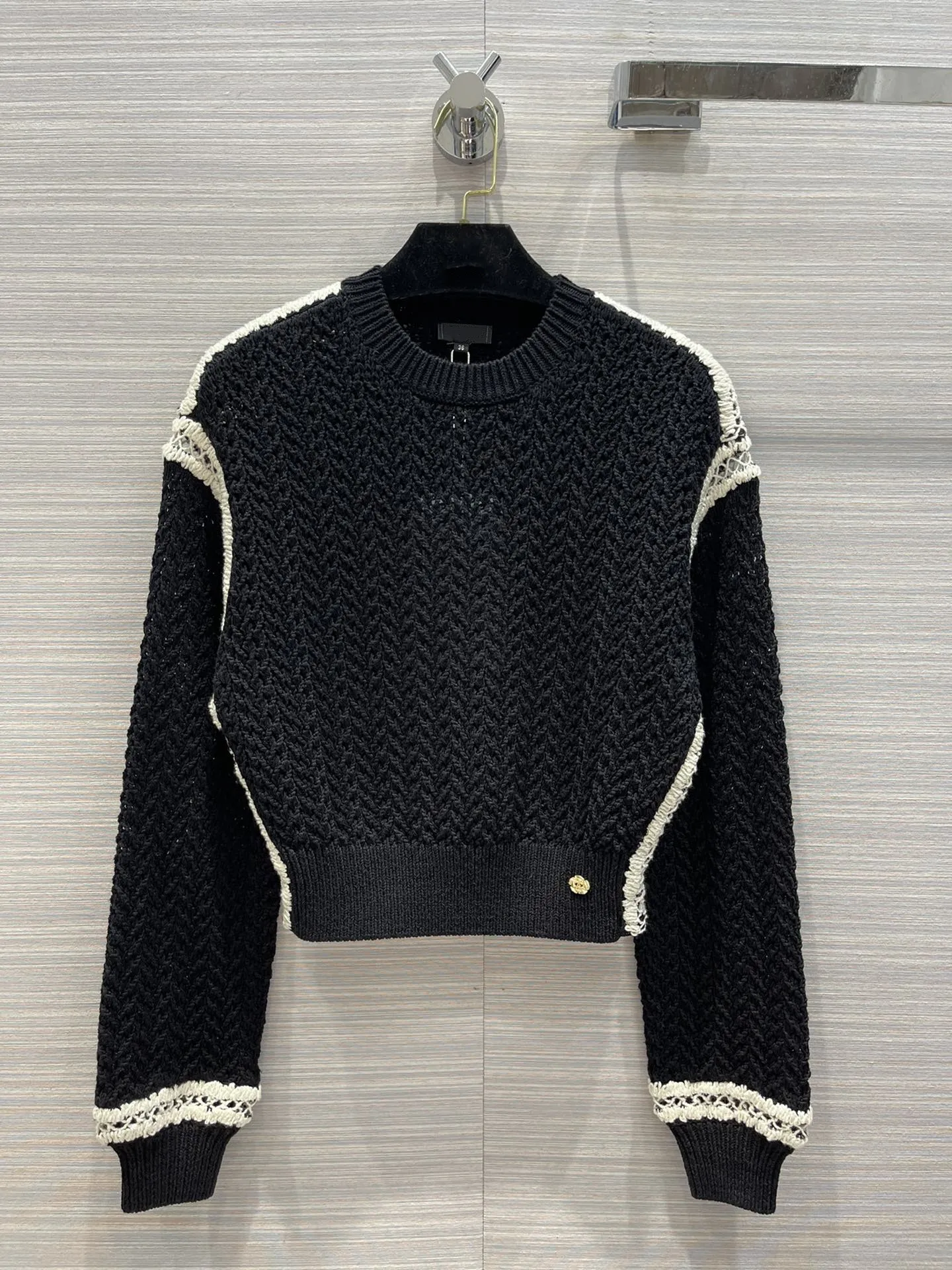 2022 early spring new women's color contrast edge wispy empty Knitted Blouse
2022 early spring new women's color contrast edge wispy empty Knitted Blouse