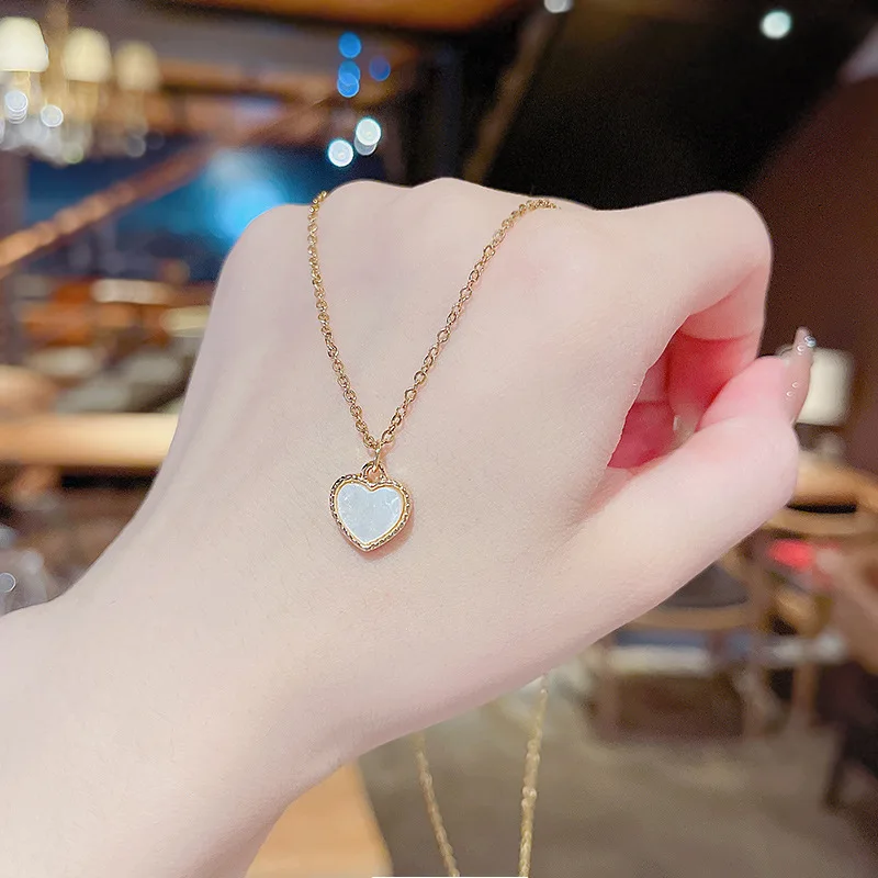Gold Color Shining Bling Love Heart Necklaces For Women Chokers Clavicle Chain Elegant Charm Wedding Fashion Festival Party Gift
Gold Color Shining Bling Love Heart Necklaces For Women Chokers Clavicle Chain Elegant Charm Wedding Fashion Festival Party Gift