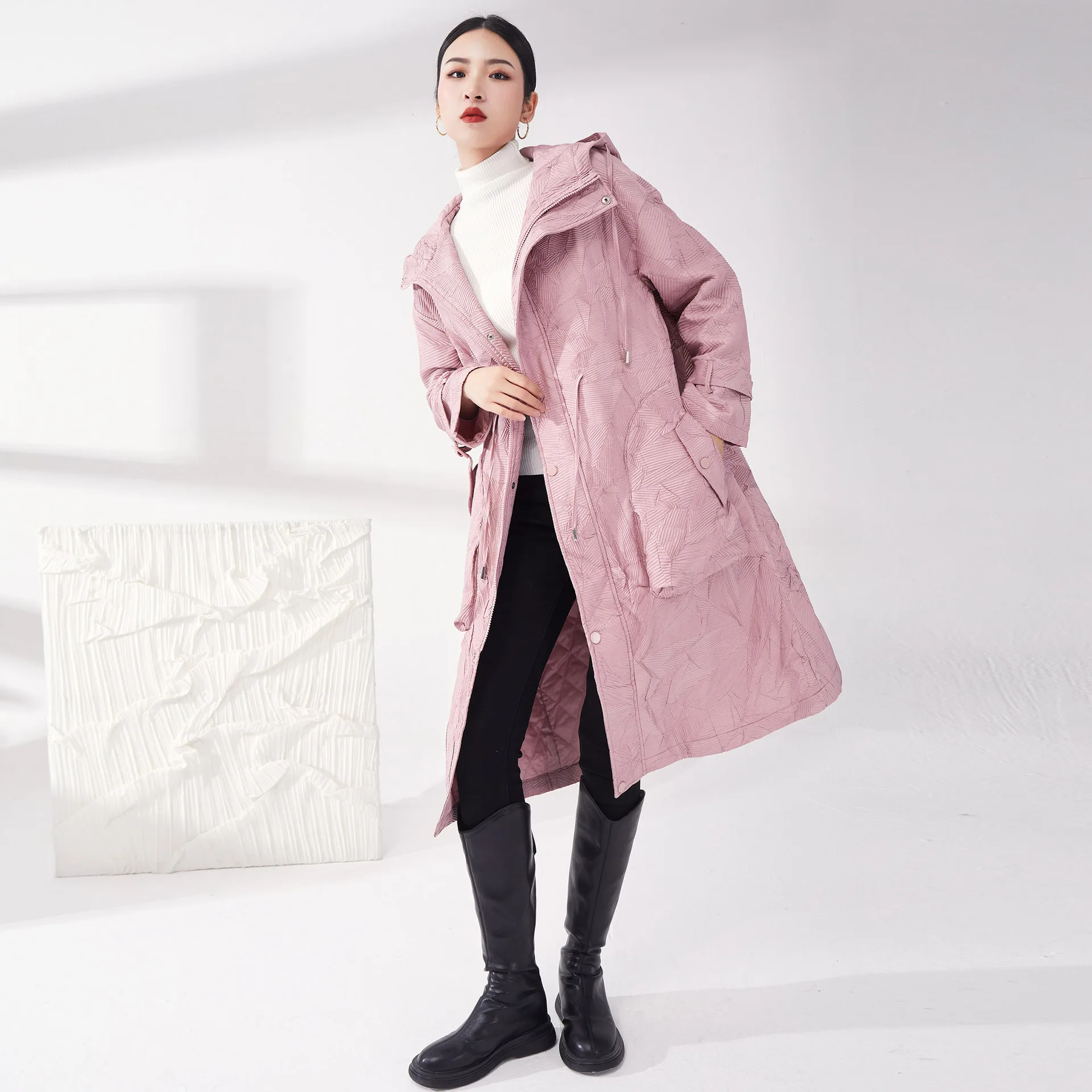 Autumn and winter Miyake pleated light luxury cotton coat long women's hooded loose waist cotton coat
Autumn and winter Miyake pleated light luxury cotton coat long women's hooded loose waist cotton coat