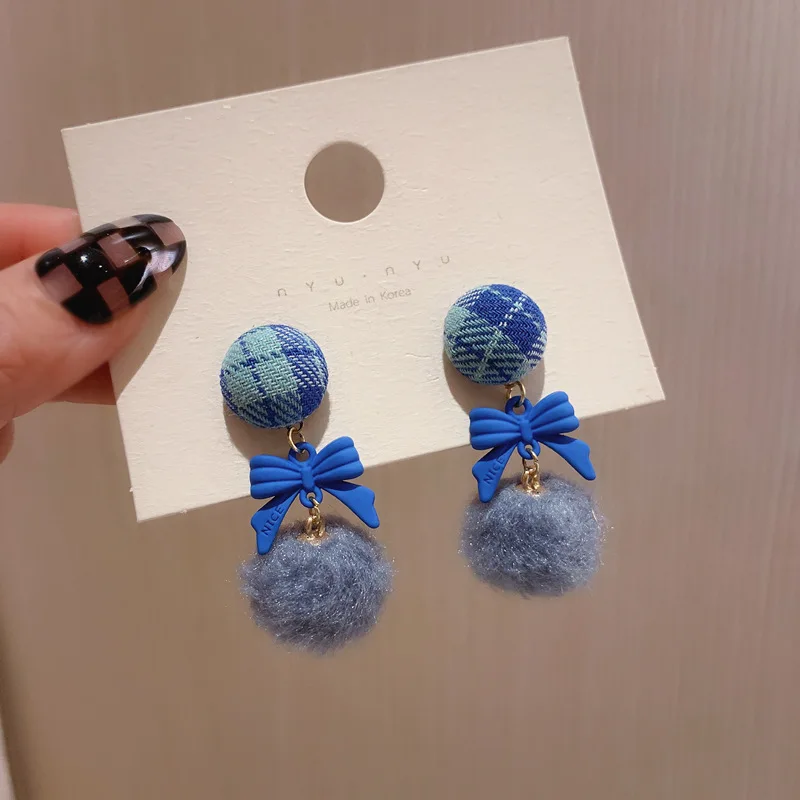Trendy Sweet Girls Blue Hairball Bowknot Dangle Earrings Autumn Winter Trinkets For Women Fashion Korean Jewelry Drop Earrings
Trendy Sweet Girls Blue Hairball Bowknot Dangle Earrings Autumn Winter Trinkets For Women Fashion Korean Jewelry Drop Earrings
