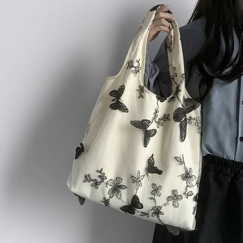 Shoulder Bag For Women 2023 Summer New Embroidered Butterfly Lace Large Capacity Handbag Fashion Versatile Commuter Shopping Bag
Shoulder Bag For Women 2023 Summer New Embroidered Butterfly Lace Large Capacity Handbag Fashion Versatile Commuter Shopping Bag