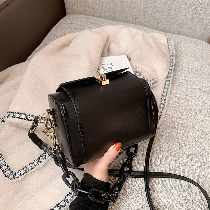 Female 2023 Autumn/Winter New Fashion Hong Kong Style Crossbody Bag Carrying Case Small Square Bag
Female 2023 Autumn/Winter New Fashion Hong Kong Style Crossbody Bag Carrying Case Small Square Bag