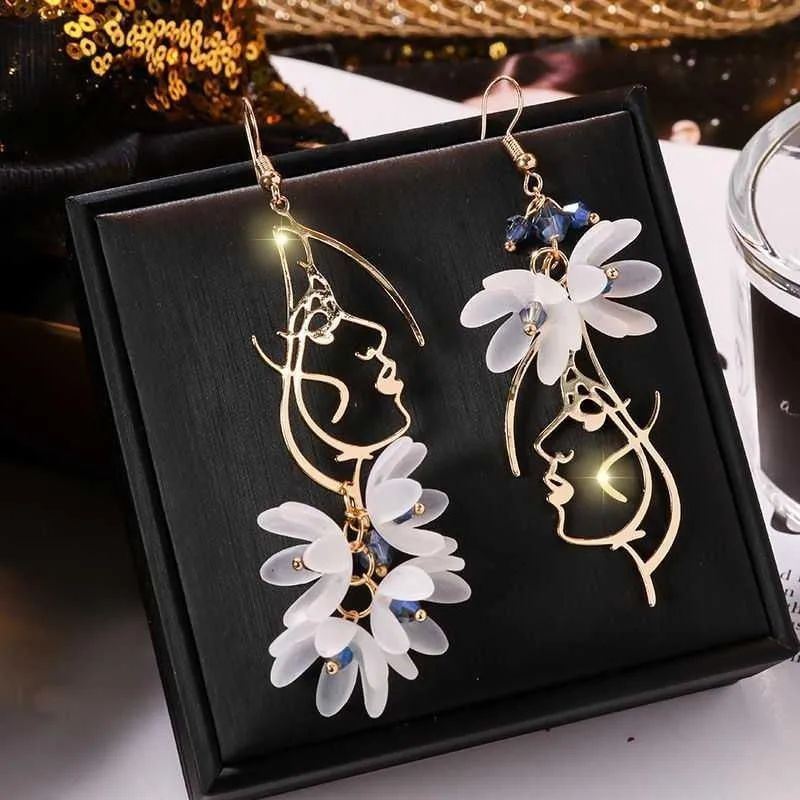 New Flower Bohemia Hanging Earrings Women Fashion Long Tassel Rhinestone Flowers Earring Female Wedding Party Jewelry Gift
New Flower Bohemia Hanging Earrings Women Fashion Long Tassel Rhinestone Flowers Earring Female Wedding Party Jewelry Gift