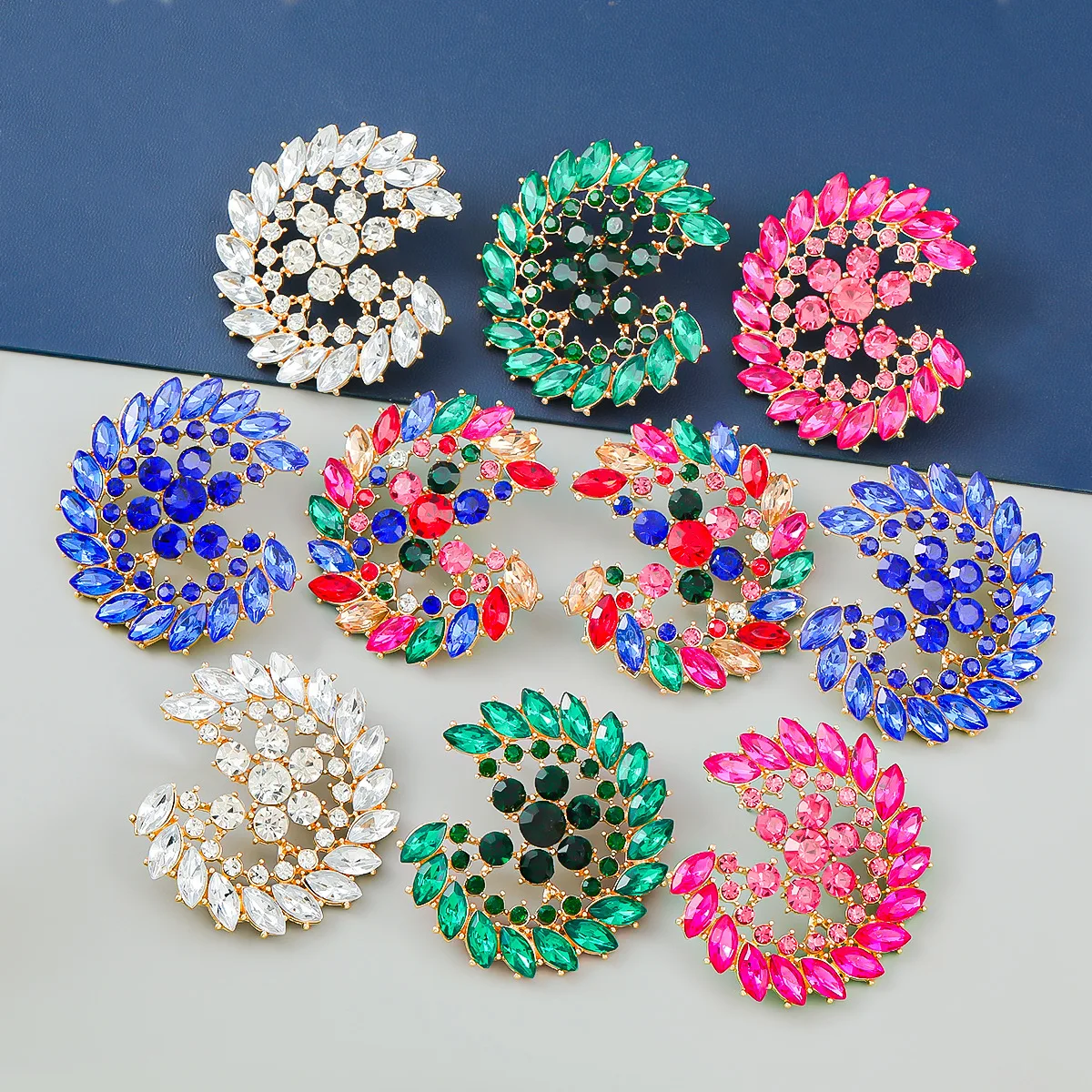 New Trend Multicolor Rhinestone Floral Earrings Dinner Wedding Accessories Fashion Statement Jewelry Women's Earrings
New Trend Multicolor Rhinestone Floral Earrings Dinner Wedding Accessories Fashion Statement Jewelry Women's Earrings