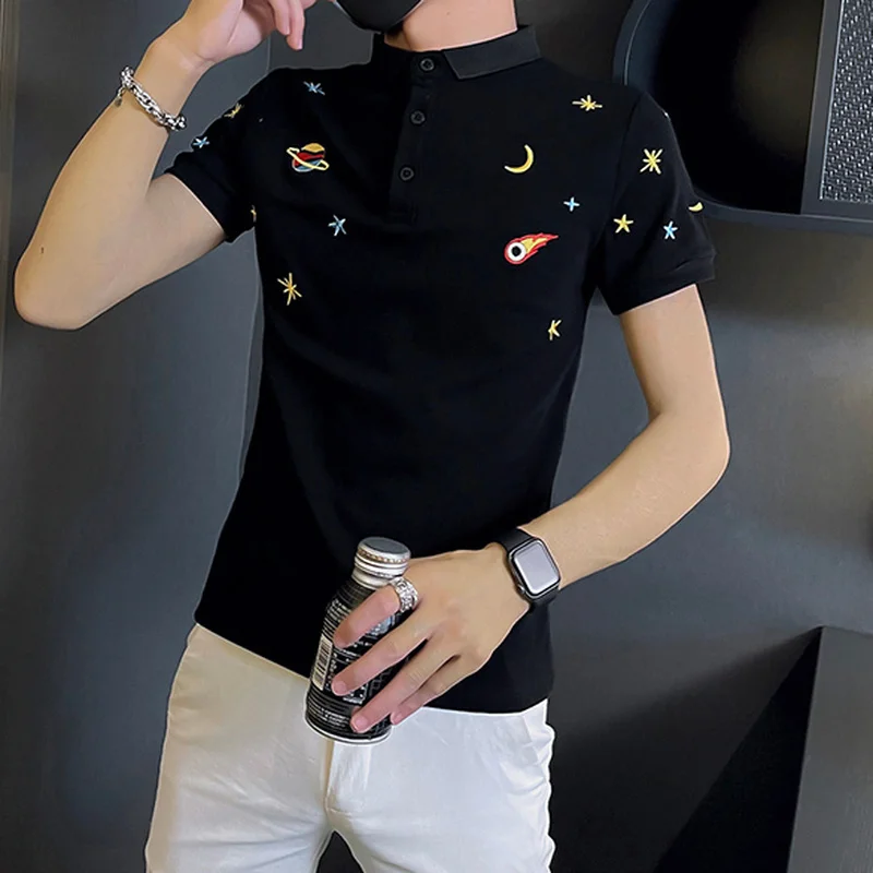 2022 New Men's Embroidered Polo Shirts Summer Short Sleeve Slim Business Social Polos Fashion Casual Lapel Tee Tops Men Clothing
2022 New Men's Embroidered Polo Shirts Summer Short Sleeve Slim Business Social Polos Fashion Casual Lapel Tee Tops Men Clothing