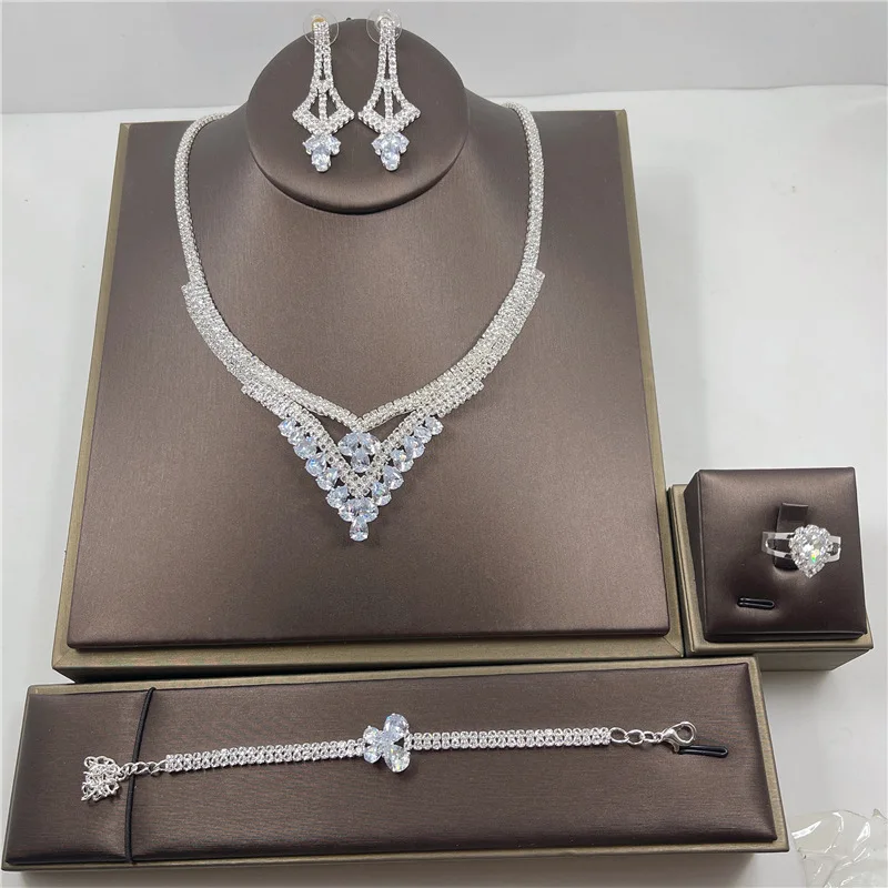 Luxury Four Piece Jewelry Set Zircon Sparkling Necklace Earrings Jewelry Set Fashion Bridal Wedding Crystal Waterdrop Necklace
Luxury Four Piece Jewelry Set Zircon Sparkling Necklace Earrings Jewelry Set Fashion Bridal Wedding Crystal Waterdrop Necklace