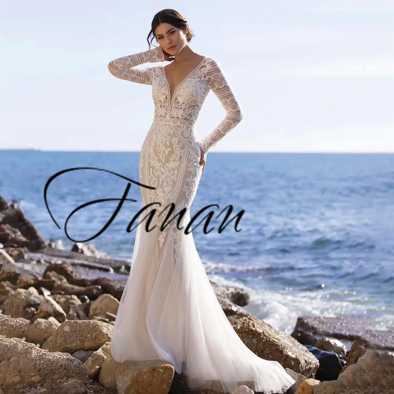 Женское платье с длинным рукавом и V-образным вырезом 
Женское платье с длинным рукавом и V-образным вырезом