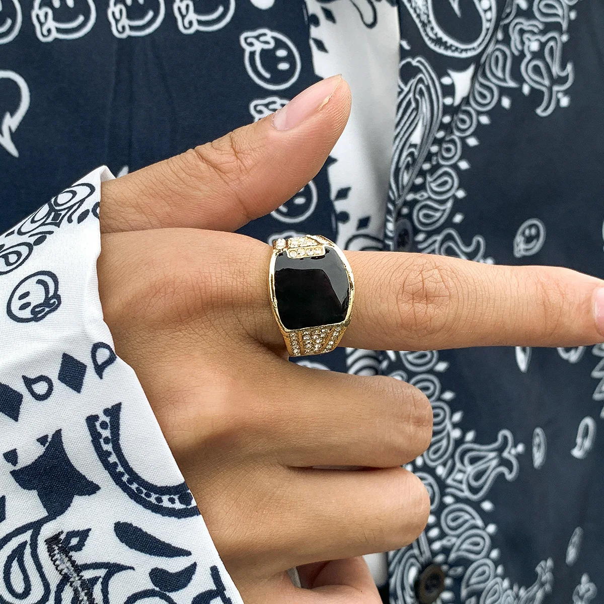 Ring For Men Trendy Women Creative Gold/Silver Color Rings Luxury Square Crystal Jewelry Punk Object Finger-ring Accessory Goth
Ring For Men Trendy Women Creative Gold/Silver Color Rings Luxury Square Crystal Jewelry Punk Object Finger-ring Accessory Goth