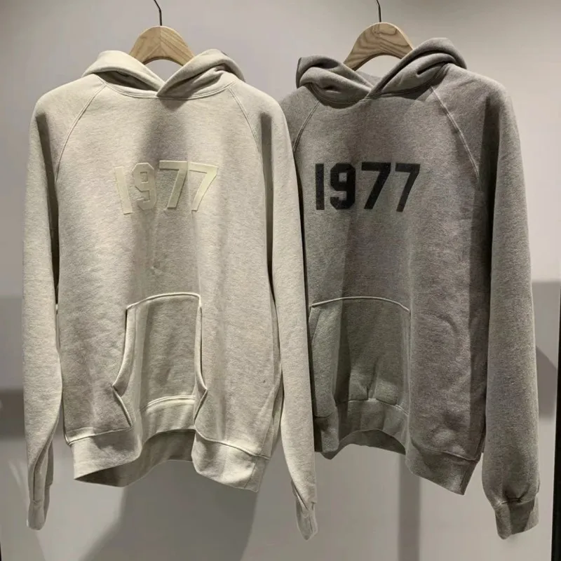 LEE FOG Essentials Hoodies High Quality 1977 Flocked Ironing Hoody Fleece Hooded Pullover Oversized Sweatshirts for Men Women
LEE FOG Essentials Hoodies High Quality 1977 Flocked Ironing Hoody Fleece Hooded Pullover Oversized Sweatshirts for Men Women
